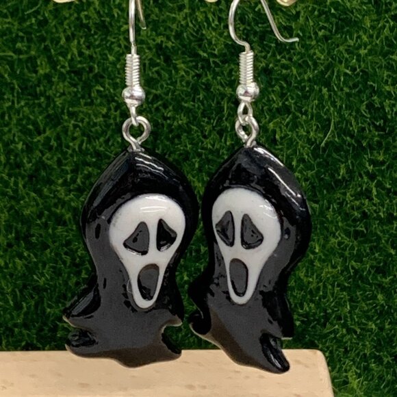Scare Earring, Horror Movie Earring, Halloween Earring, Death Earring, Skeleton - Picture 3 of 7